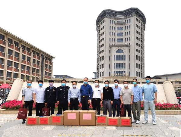 捐赠防疫物资助推泉州一中初三复课